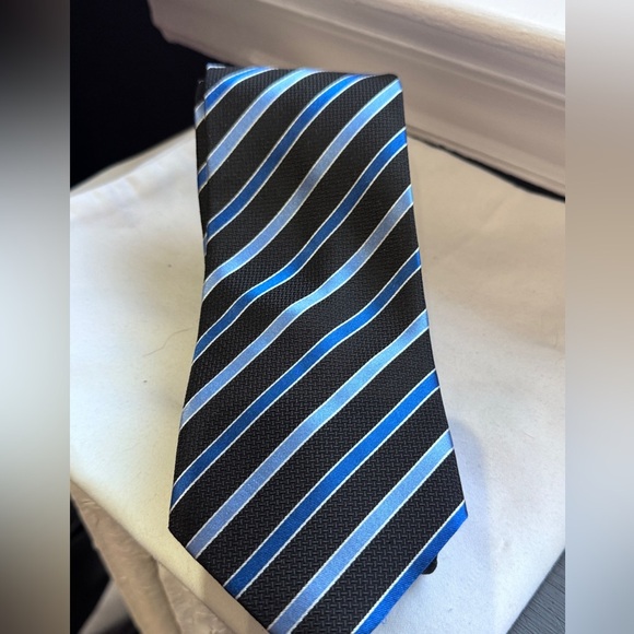 🎩✨Vintage Elegant Sean John Black, Blue Silk Striped Men’s Tie / Ladies Head Tie - Picture 15 of 15